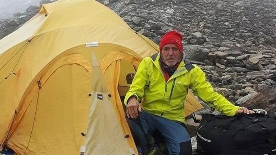 Primaluna, da solo per 4 giorni Alpinista salvato sull’Himalaya Primaluna, da solo per 4 giorni Alpinista salvato sull’Himalaya