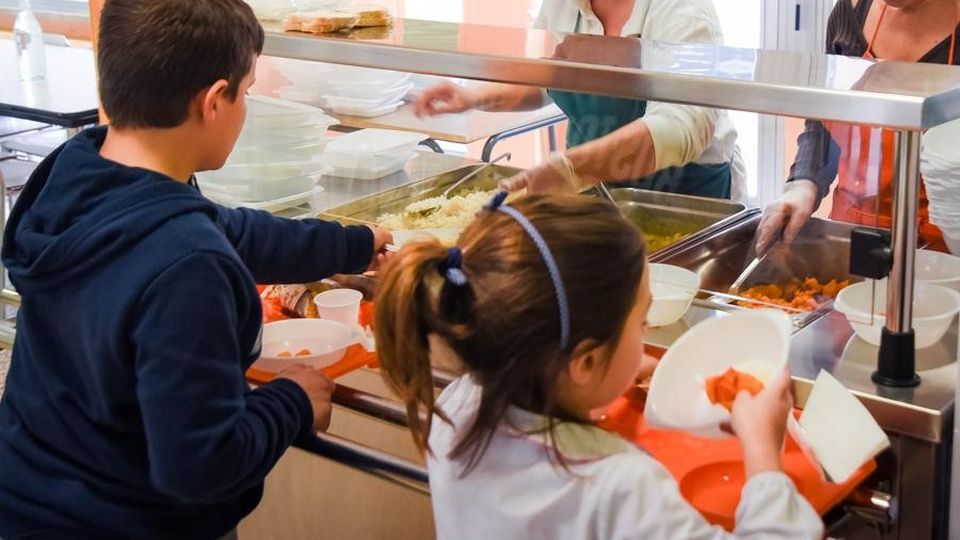 Mensa meno cara e duemila pasti gratis Li offre la ditta che ha vinto l’appalto Mensa meno cara e duemila pasti gratis Li offre la ditta che ha vinto l’appalto