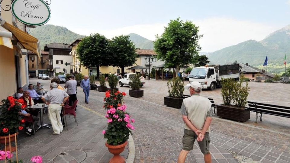 Il sindaco toglie i limiti alla musica «È estate. E non suona mica Vasco» Il sindaco toglie i limiti alla musica «È estate. E non suona mica Vasco»