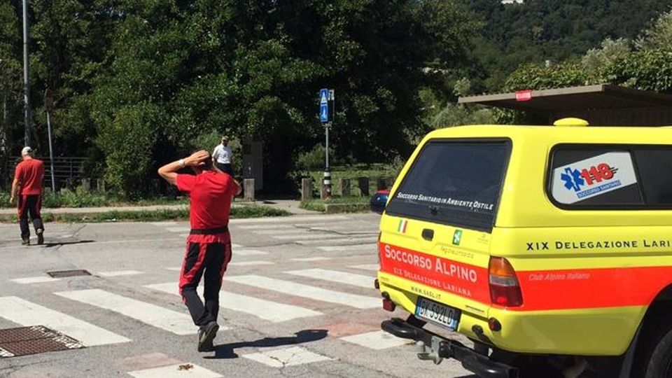 Vuoto d’aria, precipita con il parapendio Il volo finisce tra gli alberi a Canzo Vuoto d’aria, precipita con il parapendio Il volo finisce tra gli alberi a Canzo