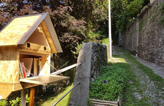 Parco letterario Monte dei Poeti: una little free library in salita San Donato tra Como e Brunate Parco letterario Monte dei Poeti: una little free library in salita San Donato tra Como e Brunate