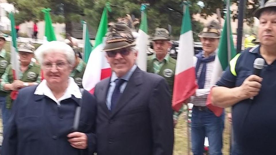 Grande festa per gli Alpini Hanno spento 95 candeline Grande festa per gli Alpini Hanno spento 95 candeline