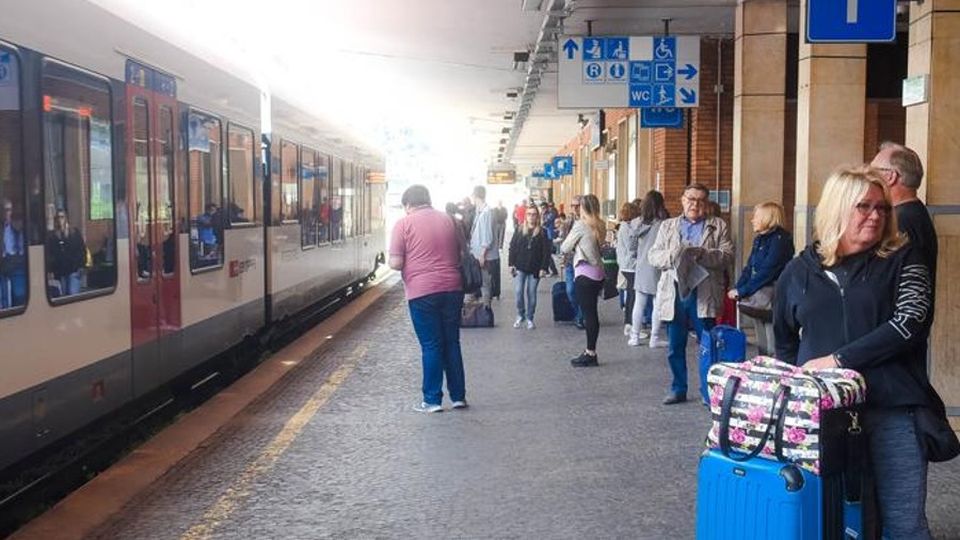 Venerdì sciopero Cobas A rischio scuole, sanità e trasporti Venerdì sciopero Cobas A rischio scuole, sanità e trasporti