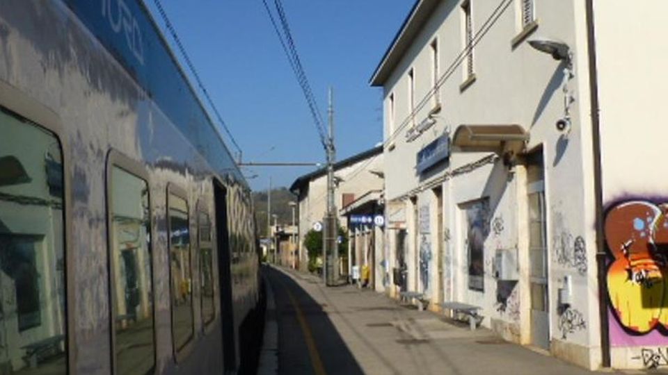 Aggredì un capotreno Scoperto dai carabinieri Aggredì un capotreno Scoperto dai carabinieri