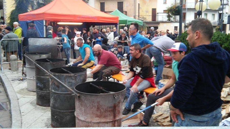 “Le Contrade” ripartono dalle corti “Le Contrade” ripartono dalle corti