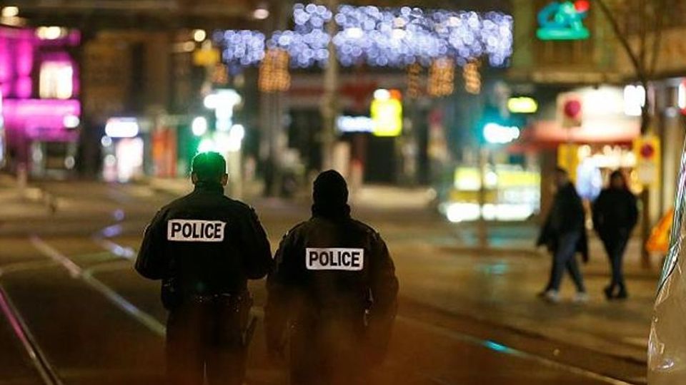Strasburgo: spari e morti al mercatino di Natale Strasburgo: spari e morti al mercatino di Natale