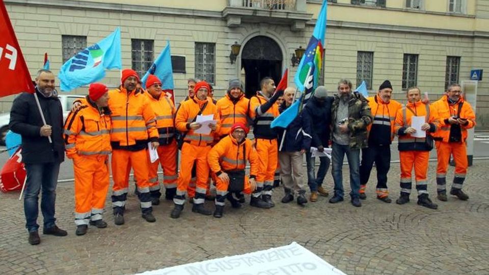«Sanzioni e assenza di dialogo» Protestano i lavoratori Econord «Sanzioni e assenza di dialogo» Protestano i lavoratori Econord