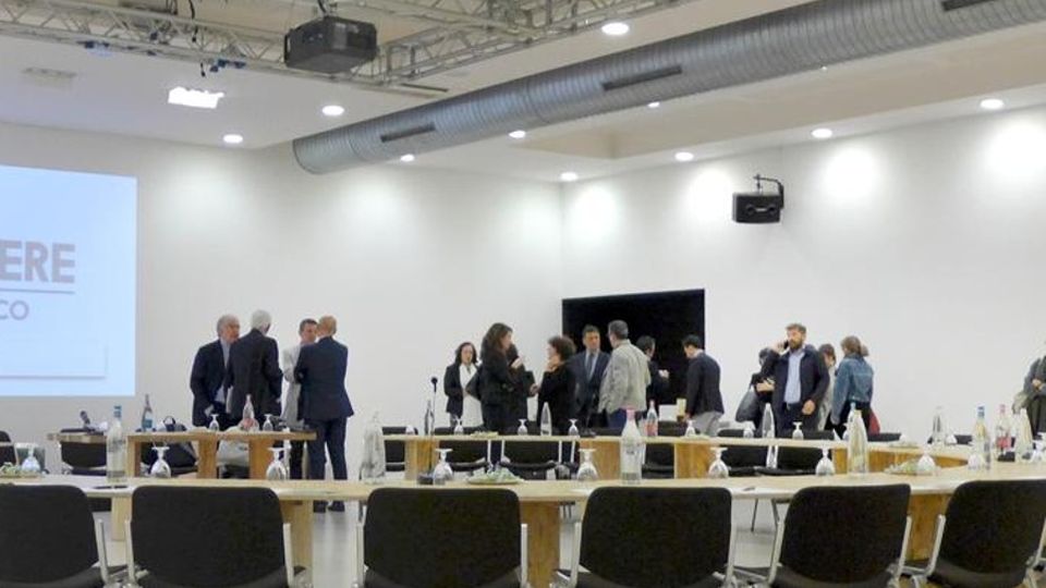Camere di commercio Altri sei mesi buttati Camere di commercio Altri sei mesi buttati