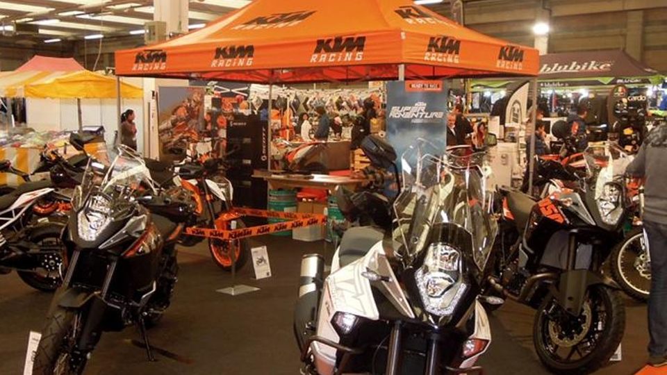 Lariofiere, weekend di B Motor Show Sorpresa per il test di guida al buio Lariofiere, weekend di B Motor Show Sorpresa per il test di guida al buio