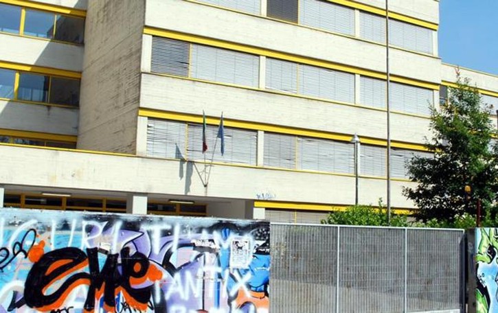 Merate, studenti fuori, tocca ai prof Si parcheggia con una App