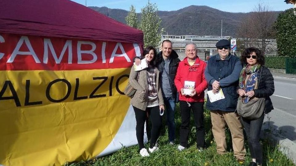 «L’amianto c’è, in 300 edifici» A Calolzio presidio contro l’emergenza «L’amianto c’è, in 300 edifici» A Calolzio presidio contro l’emergenza