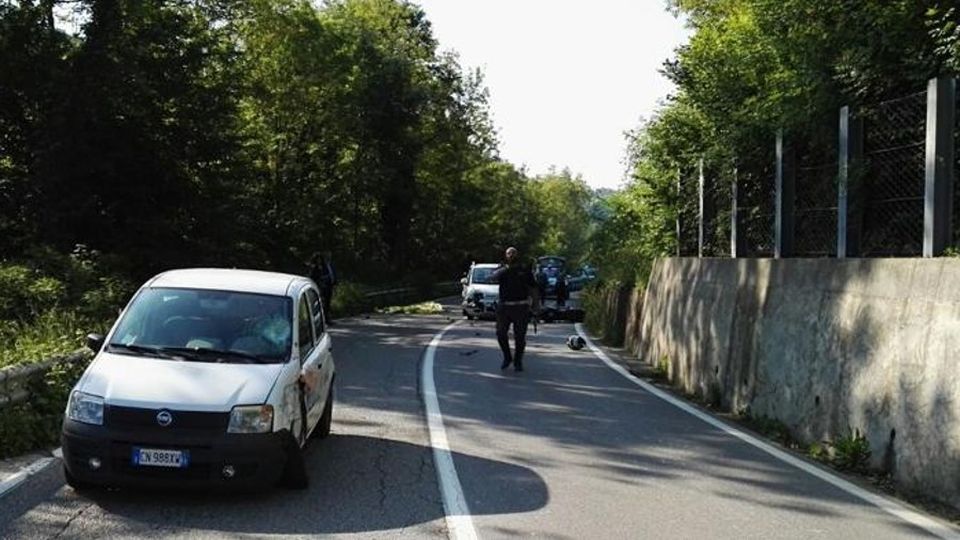 AUTO CONTRO MOTO A TORRE MORTO GIOVANE DI 26 ANNI AUTO CONTRO MOTO A TORRE MORTO GIOVANE DI 26 ANNI