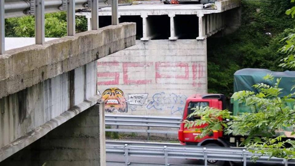 La ricostruzione del ponte crollato Sulla super per dieci mesi a 50 all’ora La ricostruzione del ponte crollato Sulla super per dieci mesi a 50 all’ora
