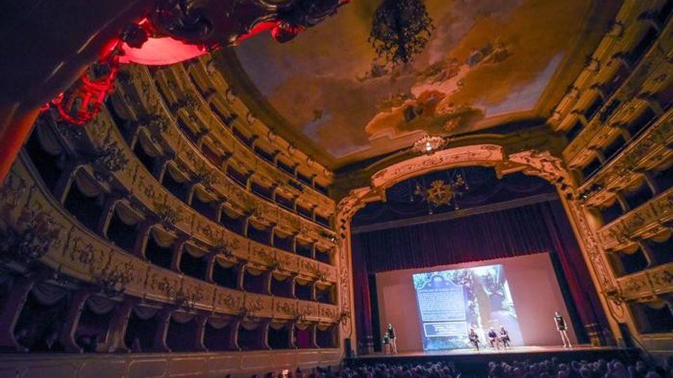 Como Prima e dopo Apple chi sono i padroni del mondo con Antonio Bosio e Alberto Puliafito (giovane), modera DIego Minonzio, Teatro Sociale Primavere de La Provincia Como Prima e dopo Apple chi sono i padroni del mondo con Antonio Bosio e Alberto Puliafito (giovane), modera DIego Minonzio, Teatro Sociale Primavere de La Provincia