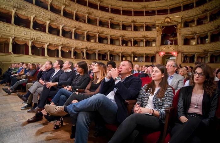 Como Prima e dopo Apple chi sono i padroni del mondo con Antonio Bosio e Alberto Puliafito (giovane), modera DIego Minonzio, Teatro Sociale Primavere de La Provincia