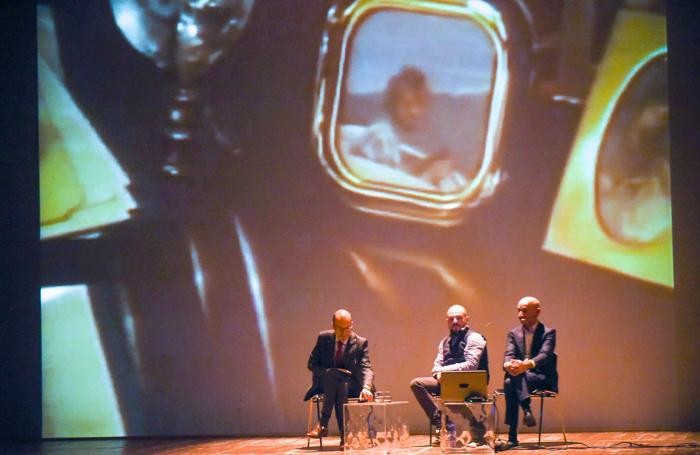 Como Prima e dopo Apple chi sono i padroni del mondo con Antonio Bosio e Alberto Puliafito (giovane), modera DIego Minonzio, Teatro Sociale Primavere de La Provincia