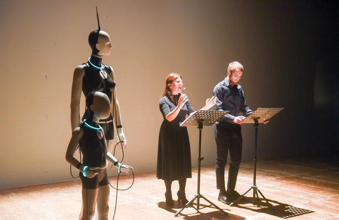 Como Prima e dopo Apple chi sono i padroni del mondo con Antonio Bosio e Alberto Puliafito (giovane), modera DIego Minonzio, Teatro Sociale Primavere de La Provincia, lettura teatrale tratta da Frankenstein