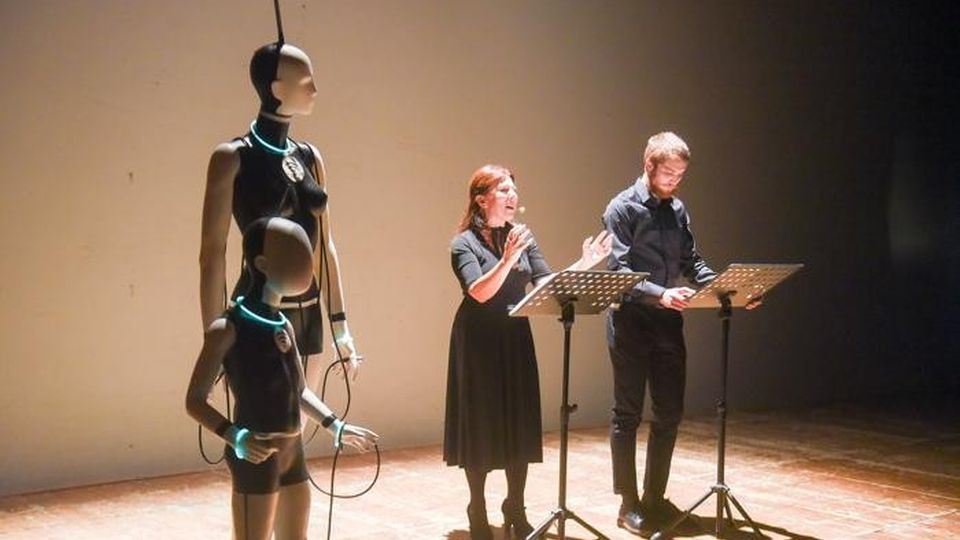 Como Prima e dopo Apple chi sono i padroni del mondo con Antonio Bosio e Alberto Puliafito (giovane), modera DIego Minonzio, Teatro Sociale Primavere de La Provincia, lettura teatrale tratta da Frankenstein Como Prima e dopo Apple chi sono i padroni del mondo con Antonio Bosio e Alberto Puliafito (giovane), modera DIego Minonzio, Teatro Sociale Primavere de La Provincia, lettura teatrale tratta da Frankenstein