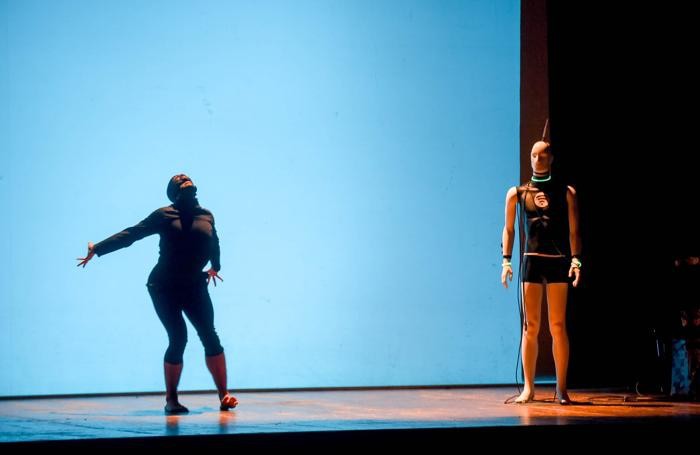 Como Prima e dopo Apple chi sono i padroni del mondo con Antonio Bosio e Alberto Puliafito (giovane), modera DIego Minonzio, Teatro Sociale Primavere de La Provincia, lettura teatrale tratta da Frankenstein
