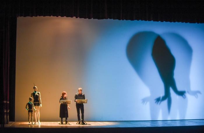Como Prima e dopo Apple chi sono i padroni del mondo con Antonio Bosio e Alberto Puliafito (giovane), modera DIego Minonzio, Teatro Sociale Primavere de La Provincia, lettura teatrale tratta da Frankenstein