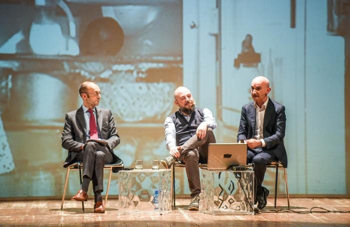 Como Prima e dopo Apple chi sono i padroni del mondo con Antonio Bosio e Alberto Puliafito (giovane), modera DIego Minonzio, Teatro Sociale Primavere de La Provincia