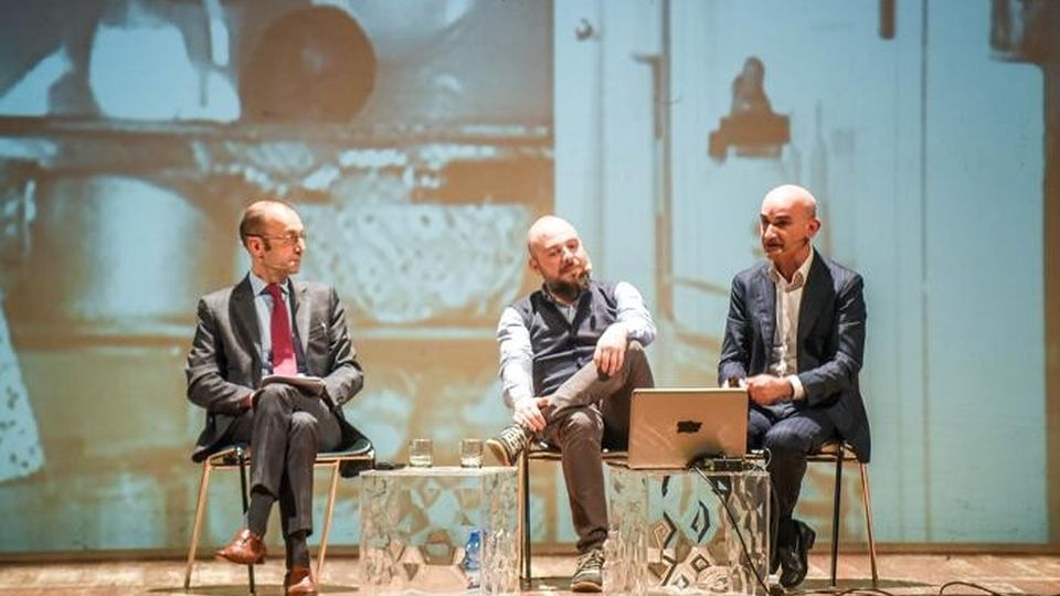 Como Prima e dopo Apple chi sono i padroni del mondo con Antonio Bosio e Alberto Puliafito (giovane), modera DIego Minonzio, Teatro Sociale Primavere de La Provincia Como Prima e dopo Apple chi sono i padroni del mondo con Antonio Bosio e Alberto Puliafito (giovane), modera DIego Minonzio, Teatro Sociale Primavere de La Provincia