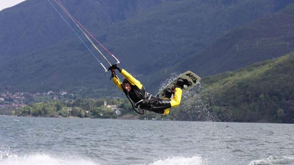 Gli agoni a riva per deporre le uova Vietato praticare il kitesurf Gli agoni a riva per deporre le uova Vietato praticare il kitesurf