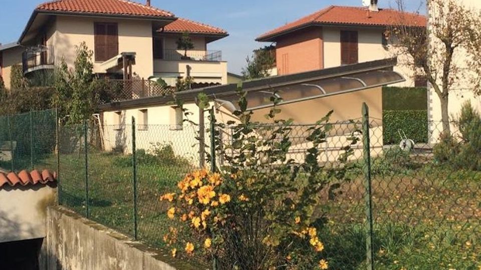 Brugarolo, dopo i furti si corre ai ripari Cento persone a disposizione dei vicini Brugarolo, dopo i furti si corre ai ripari Cento persone a disposizione dei vicini