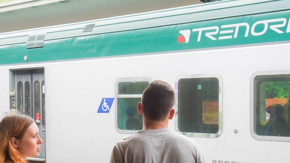 Trenord cerca personale 100 capotreno e 100 macchinisti Trenord cerca personale 100 capotreno e 100 macchinisti