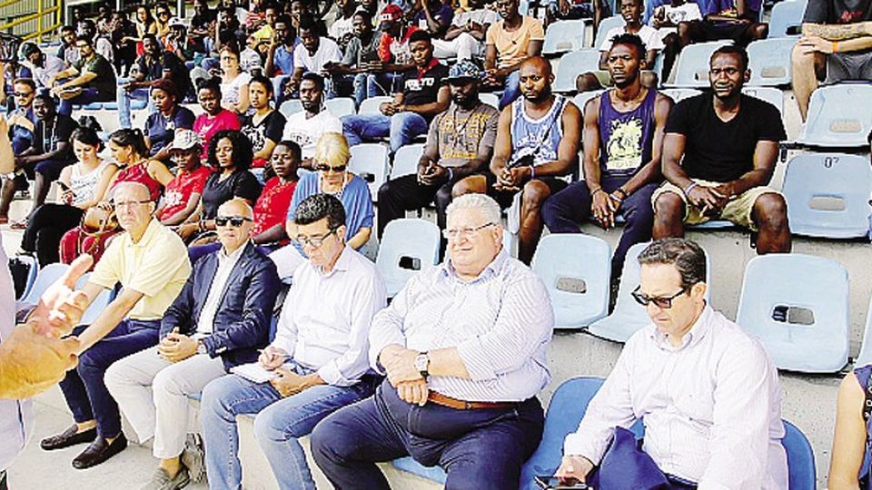 Grazie ai migranti uno stadio “nuovo” Grazie ai migranti uno stadio “nuovo”