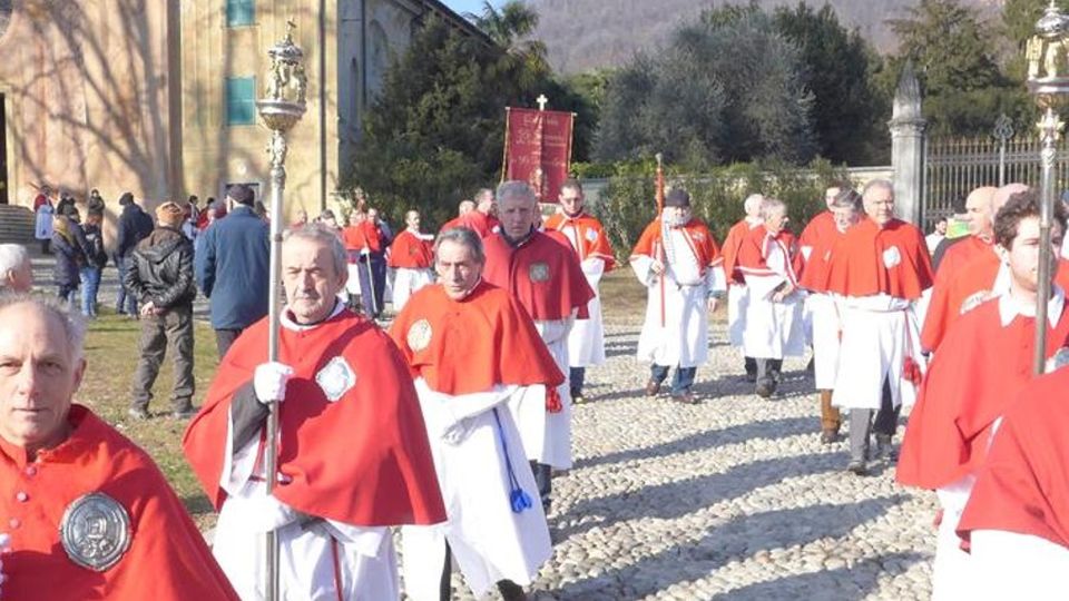 Erba torna ai tempi delle confraternite Tra fede e tradizione Erba torna ai tempi delle confraternite Tra fede e tradizione