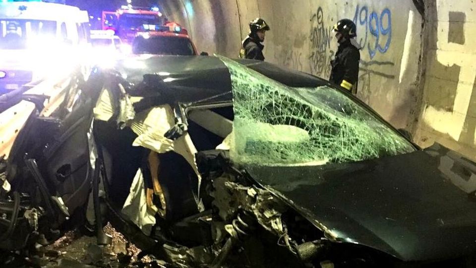 Incidente in galleria Ragazzi feriti a Dongo Incidente in galleria Ragazzi feriti a Dongo