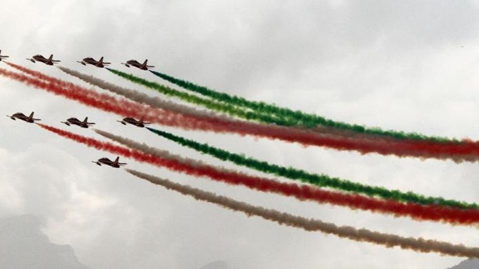 Migliaia di persone per le Frecce Tricolori Guarda il video Migliaia di persone per le Frecce Tricolori Guarda il video