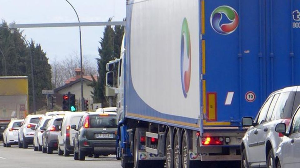 Casiglio, meno soldi dal semaforo Ma diminuiscono anche le code Casiglio, meno soldi dal semaforo Ma diminuiscono anche le code