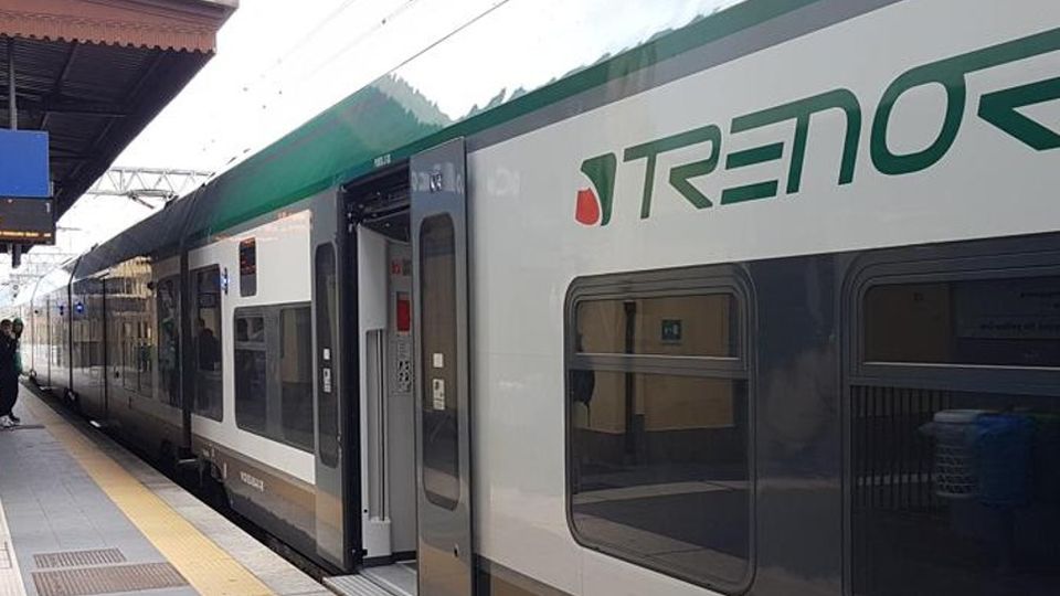 Tenta di prendere treno in corsa Colico, gravissimo uomo di 60 anni Tenta di prendere treno in corsa Colico, gravissimo uomo di 60 anni