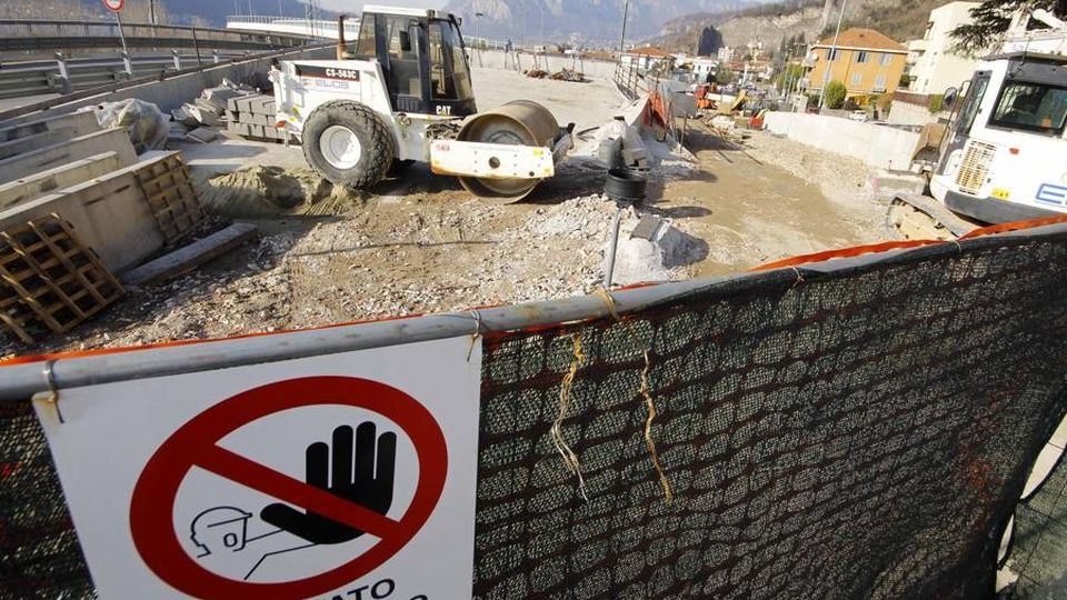Chiuso, il quartiere spezzato dal tunnel infinito Chiuso, il quartiere spezzato dal tunnel infinito