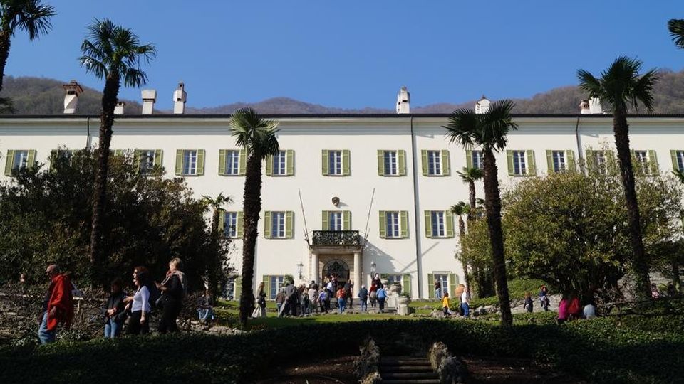 Folla alle giornate del Fai In coda per visitare le ville storiche Folla alle giornate del Fai In coda per visitare le ville storiche
