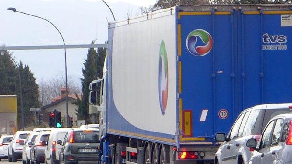 Incrocio Casiglio, code più lunghe «È “colpa” delle rotonde di Albese» Incrocio Casiglio, code più lunghe «È “colpa” delle rotonde di Albese»