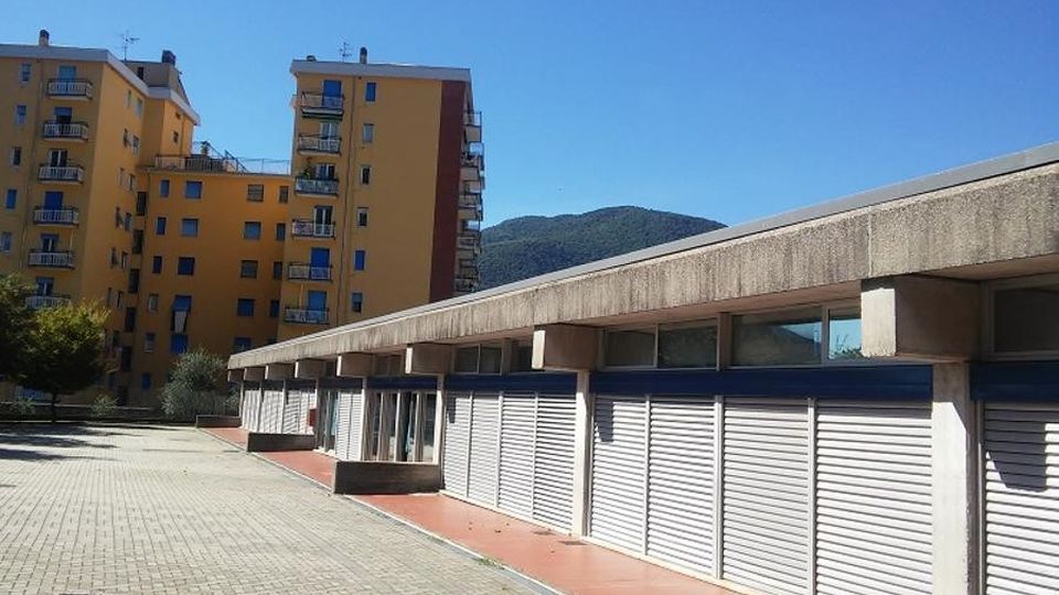Piove dal tetto della scuola “Pertini” Da Roma arrivano centomila euro Piove dal tetto della scuola “Pertini” Da Roma arrivano centomila euro