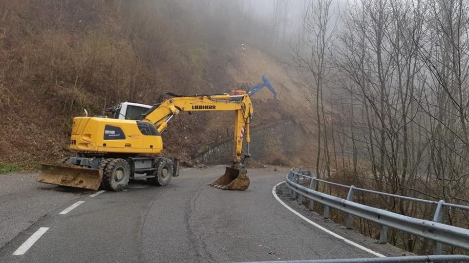 Provinciale 64 chiusa Il sindaco: «Riaprirà per Pasqua» Provinciale 64 chiusa Il sindaco: «Riaprirà per Pasqua»