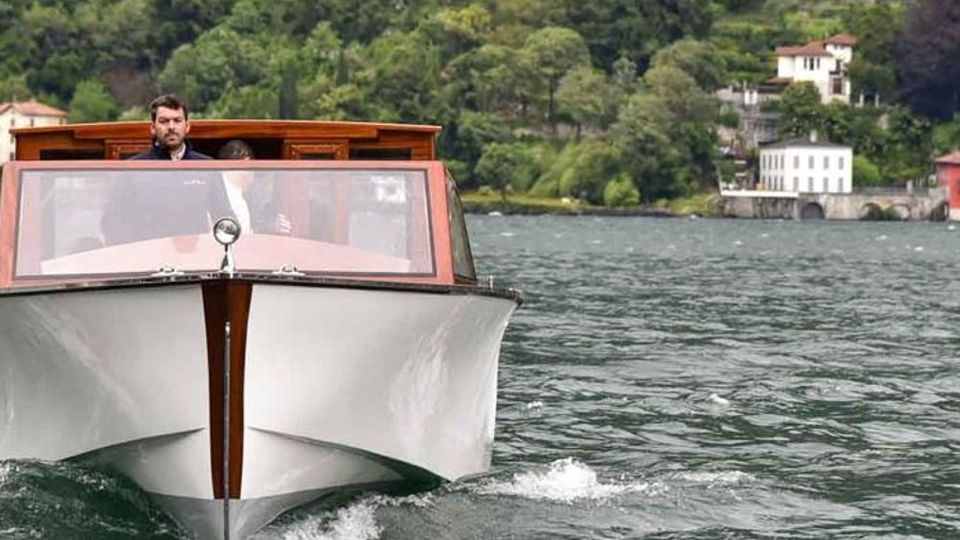 Lecco, il varo di Elettra Cresce la nautica elettrica Lecco, il varo di Elettra Cresce la nautica elettrica