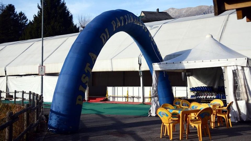 Chiusa la tensostruttura, estate a rischio Arrigoni Battaia: «Manca il collaudo» Chiusa la tensostruttura, estate a rischio Arrigoni Battaia: «Manca il collaudo»