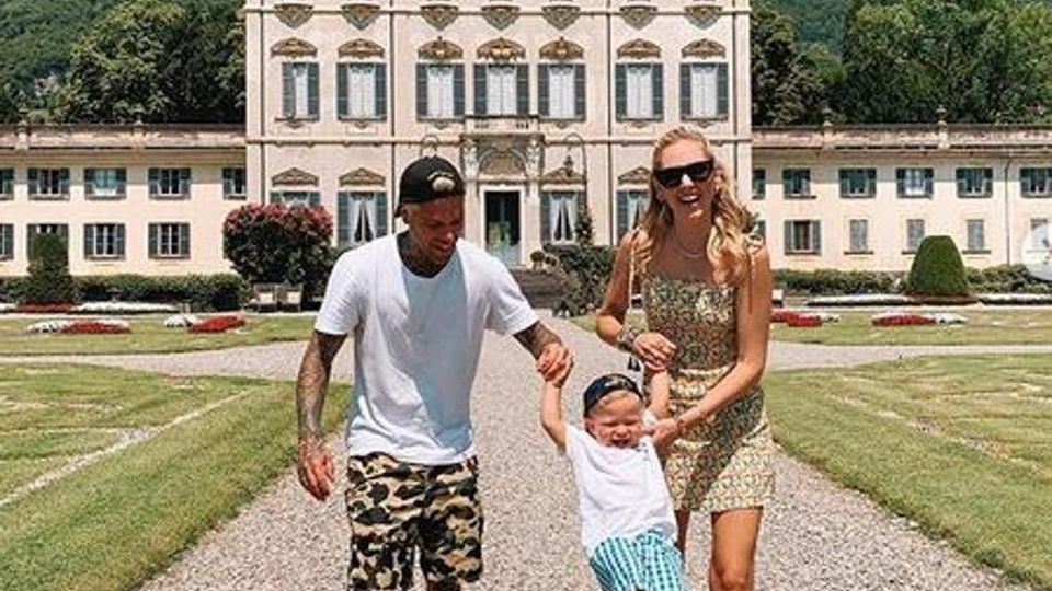 Tremezzo, i Ferragnez a Villa Sola Cabiati Spaghettate, sci d’acqua e tuffi in piscina Tremezzo, i Ferragnez a Villa Sola Cabiati Spaghettate, sci d’acqua e tuffi in piscina