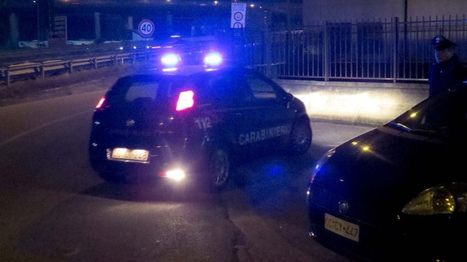 L’accusa: sequestro di persone e rapina Indagini sugli strani affari di famiglia L’accusa: sequestro di persone e rapina Indagini sugli strani affari di famiglia