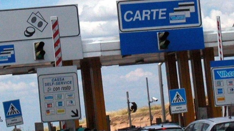 Autostrade, sciopero il 4 e il 5 agosto Code ai caselli, rischio esodo da incubo Autostrade, sciopero il 4 e il 5 agosto Code ai caselli, rischio esodo da incubo