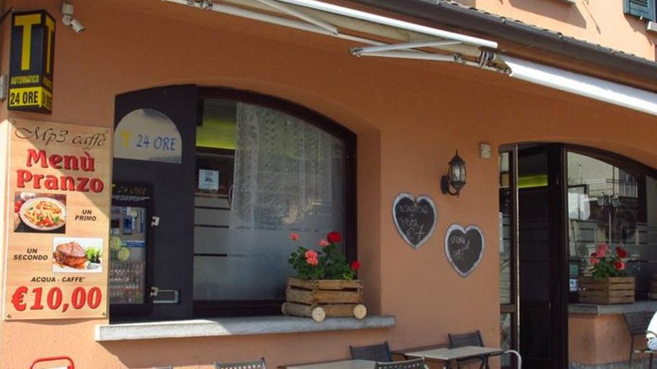Canzo, sequestrati in due dal rapinatore delle slot Canzo, sequestrati in due dal rapinatore delle slot