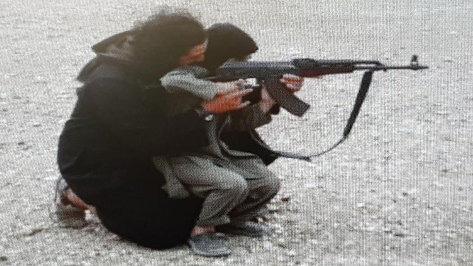 I figli in addestramento Così l’amico dalla Siria arruolò il “pugile” nell’Isis I figli in addestramento Così l’amico dalla Siria arruolò il “pugile” nell’Isis