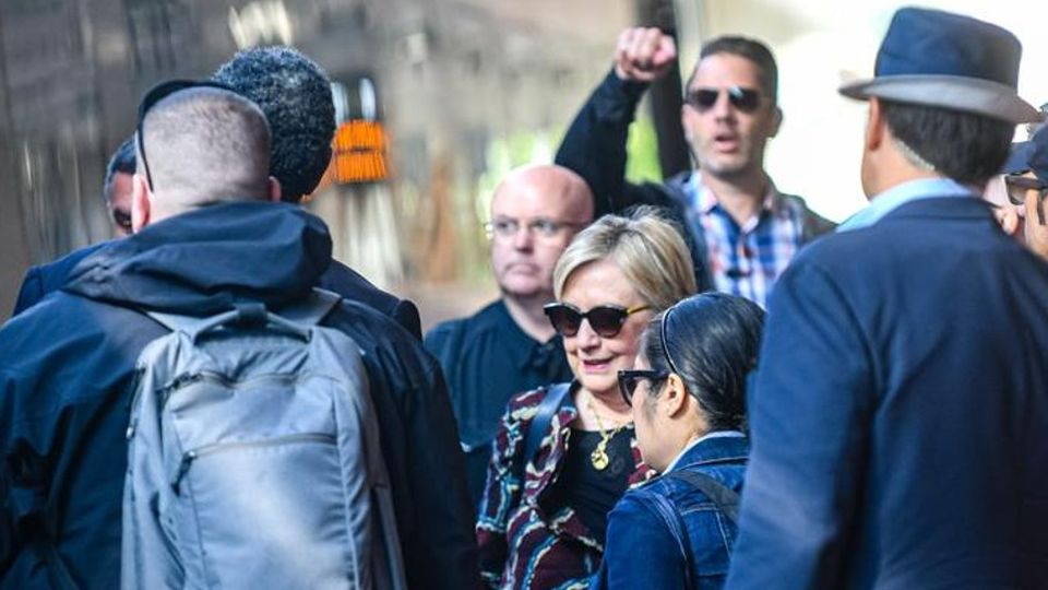 Clinton: no a Clooney. Poi via in treno da Como San Giovanni Clinton: no a Clooney. Poi via in treno da Como San Giovanni