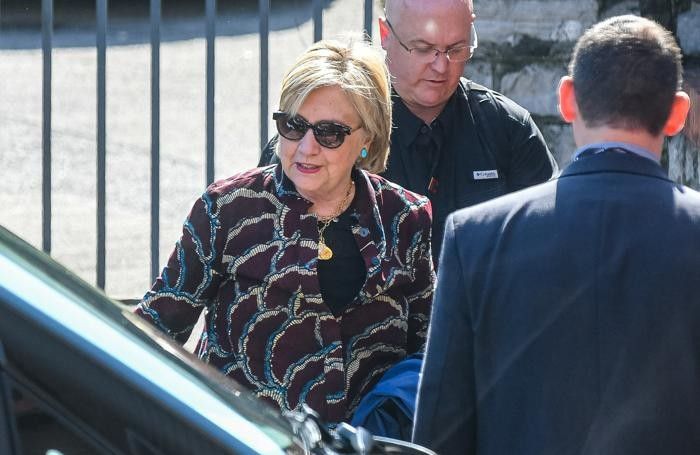Como Stazione San Giovanni, Hillary Clinton prende il treno per Venezia Como Stazione San Giovanni, Hillary Clinton prende il treno per Venezia