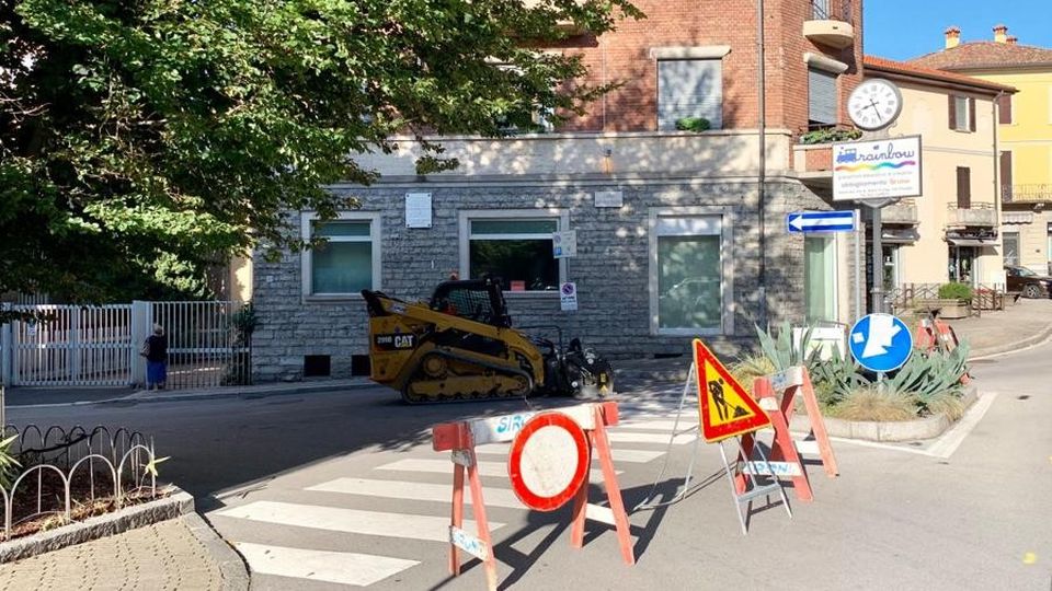Lavori a Erba, via Volta chiusa Venti giorni di passione per il traffico Lavori a Erba, via Volta chiusa Venti giorni di passione per il traffico